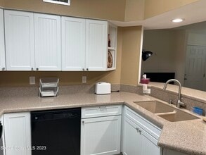 8401 N Atlantic Ave in Cape Canaveral, FL - Foto de edificio - Building Photo