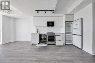 2369 Danforth Ave in Toronto, ON - Building Photo - Building Photo