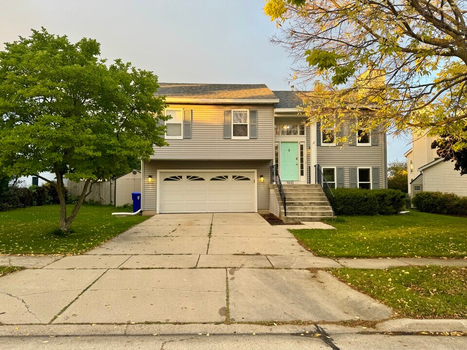 9610 63rd St in Kenosha, WI - Building Photo
