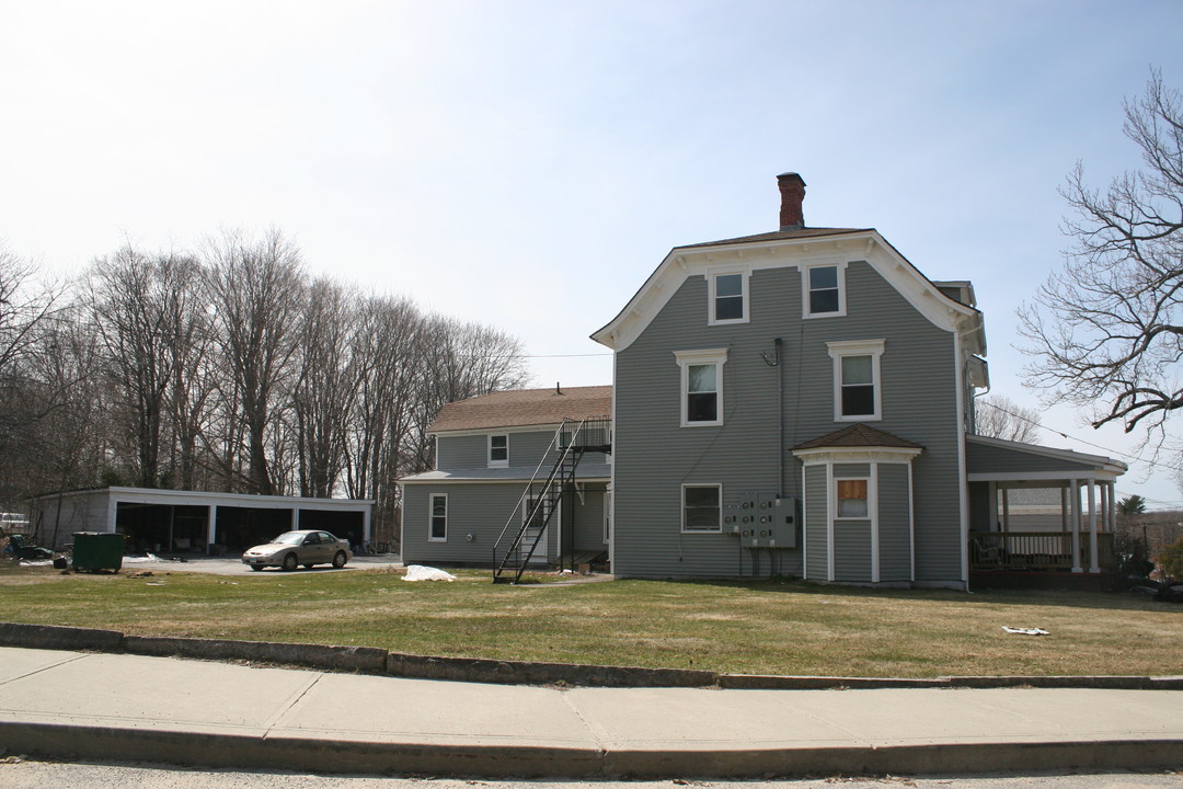 105 Cottage St in Danielson, CT - Building Photo