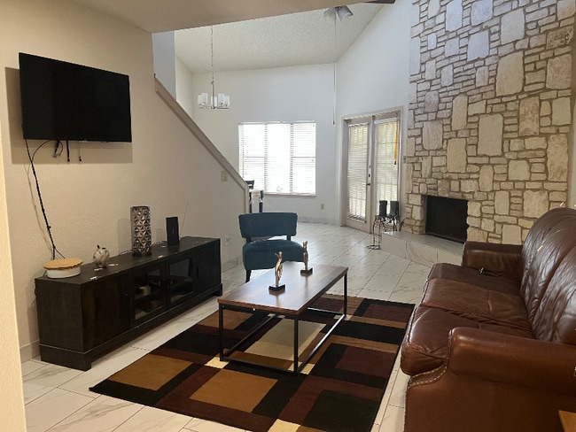 8411 Echo Creek Ln