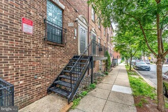2123 Young St SE in Washington, DC - Building Photo - Building Photo