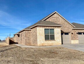 2026 102nd St, Unit A in Lubbock, TX - Building Photo - Building Photo