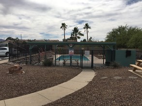 Thurber Terrace in Tucson, AZ - Building Photo - Building Photo