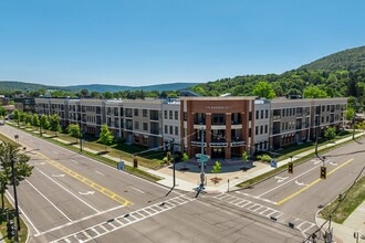 176 Denison in Corning, NY - Foto de edificio - Building Photo