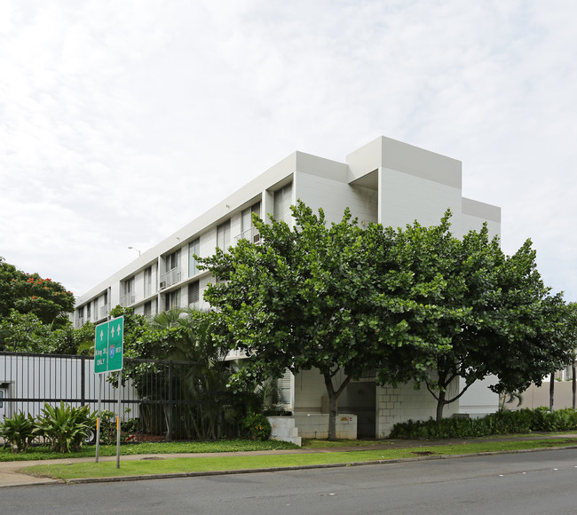 2847 Waialae Ave in Honolulu, HI - Building Photo - Building Photo