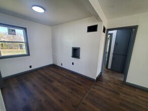 1542 N Pinecrest St in Wichita, KS - Building Photo - Building Photo