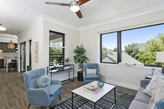 820 B St in Davis, CA - Foto de edificio - Building Photo