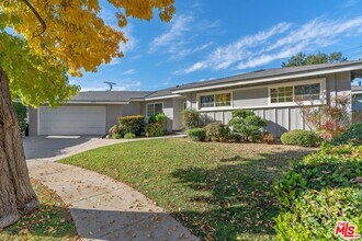22563 Tiara St in Los Angeles, CA - Building Photo - Building Photo