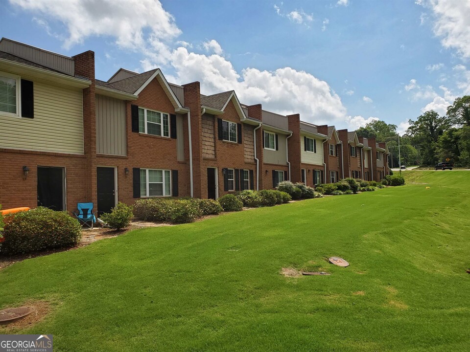 45 McIntosh Pkwy in Newnan, GA - Building Photo