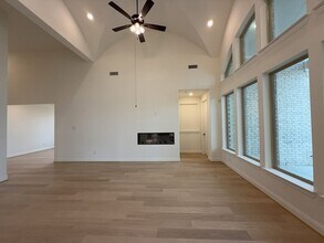 2463 Bussey Dr in Irving, TX - Foto de edificio - Building Photo