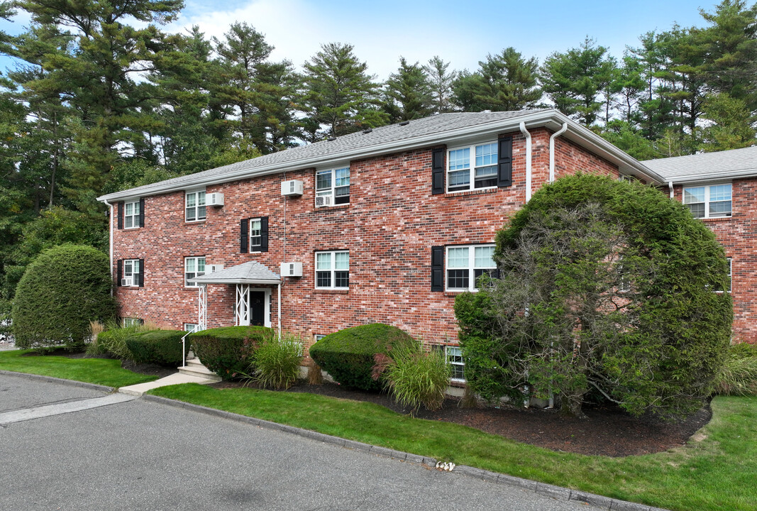 Millwood Apartments in Rowley, MA - Foto de edificio