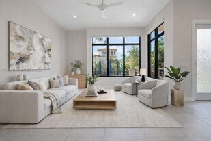 8279 NW 43rd St in Doral, FL - Building Photo