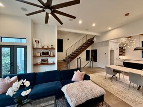 513 Memorial Heights Dr in Houston, TX - Foto de edificio - Building Photo