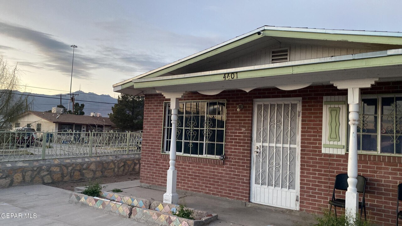 4401 E Missouri Ave in El Paso, TX - Building Photo