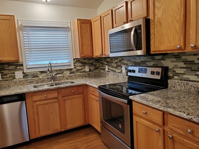 814 Holly Farms Dr in Columbus, OH - Foto de edificio - Building Photo