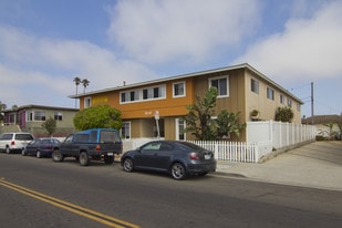 2069 Abbott St in San Diego, CA - Building Photo