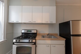 547.5 W Surf St-Unit -W3 in Chicago, IL - Building Photo - Building Photo