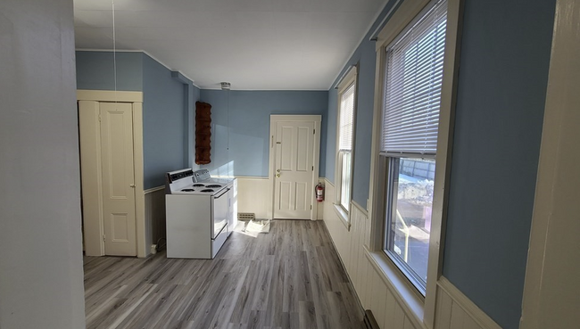 29 Lincoln St, Unit 1st Floor in Hudson, MA - Foto de edificio - Building Photo