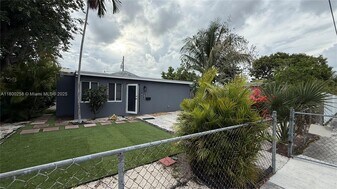 5830 NW 7th Ct in Miami, FL - Building Photo