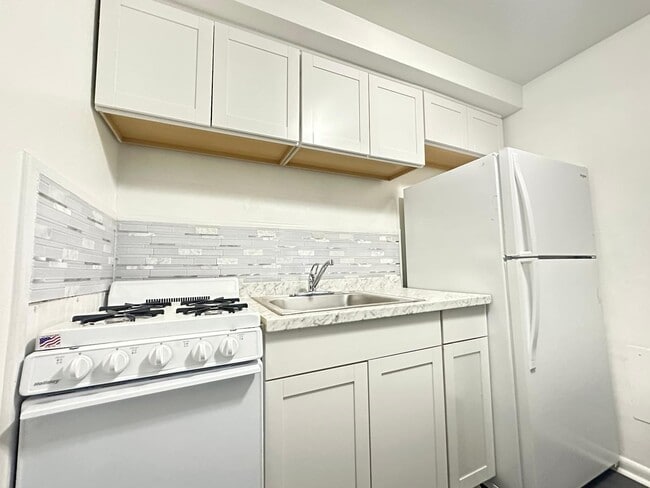 7131 Marshall Rd in Upper Darby, PA - Building Photo - Building Photo