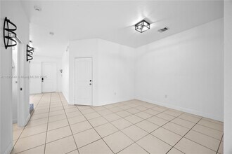21416 NW 13th Pl in Miami Gardens, FL - Building Photo - Building Photo