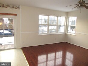 136 Clear Creek Dr, Unit 101 in Bear, DE - Foto de edificio - Building Photo