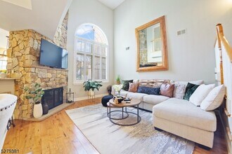 78 Kent Dr in Roseland, NJ - Building Photo - Building Photo