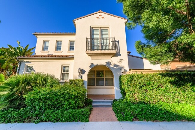 75 Purple Jasmine in Irvine, CA - Foto de edificio - Building Photo