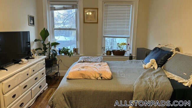 110 Brainerd Rd in Boston, MA - Foto de edificio - Building Photo