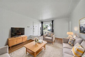 4300 S Acoma St in Englewood, CO - Building Photo - Building Photo