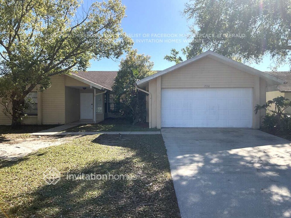 1726 Lk Crst Ave in Brandon, FL - Building Photo