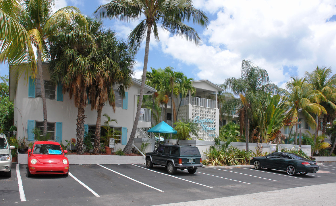 Bayview Manor Apartments in Fort Lauderdale, FL - Building Photo