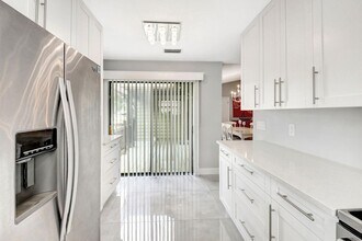 9311 Longmeadow Cir in Boynton Beach, FL - Building Photo - Building Photo