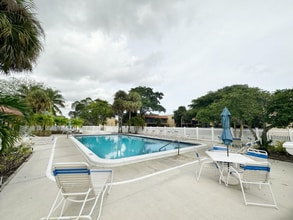 924 SW 9th St Cir in Boca Raton, FL - Foto de edificio - Building Photo