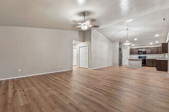 16574 Corrine Ave in Caldwell, ID - Foto de edificio - Building Photo