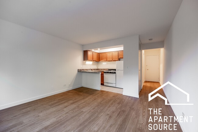property at 540 W Roscoe St