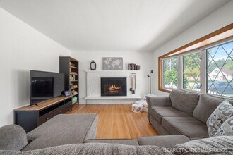 220 S President St in Wheaton, IL - Building Photo - Building Photo