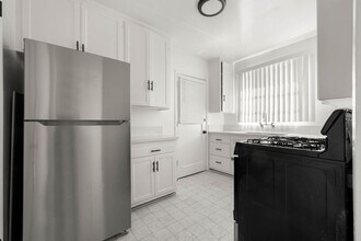 4026-4050 West Blvd. in Los Angeles, CA - Building Photo - Interior Photo