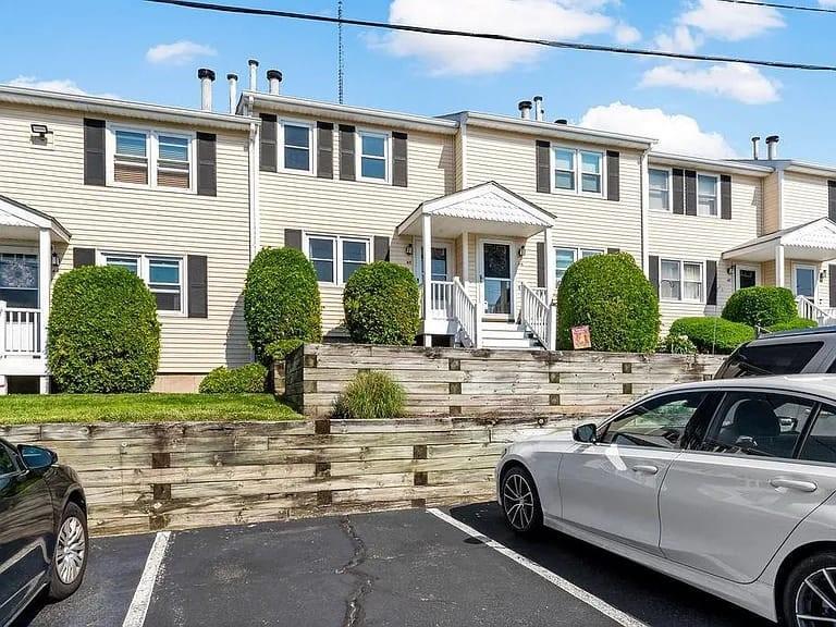 47 Morgan Ave in Johnston, RI - Building Photo