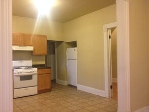 2235 S Robinson Ave, Unit LOWER in Milwaukee, WI - Foto de edificio - Building Photo