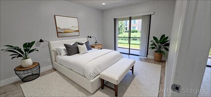 447 Lakeview Dr in Weston, FL - Building Photo - Building Photo