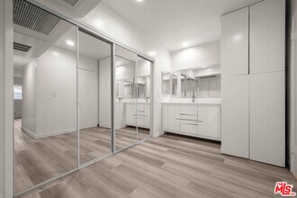 423 Rexford Dr in Beverly Hills, CA - Foto de edificio - Building Photo