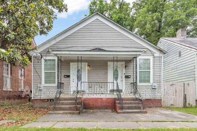 property at 122 Telfair St