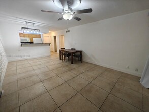 6711 N Kendall Dr in Miami, FL - Building Photo - Building Photo