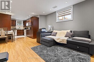 205 Hawker Rd in Vaughan, ON - Building Photo - Building Photo