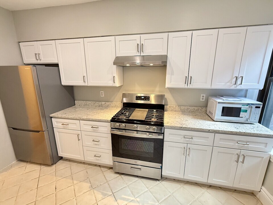 1754 Commonwealth Ave, Unit 5 in Boston, MA - Building Photo