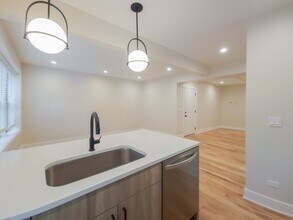 2019 W Ainslie St, Unit 1 in Chicago, IL - Building Photo - Building Photo