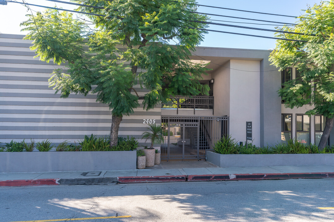 The Roscomare Apartments in Los Angeles, CA - Building Photo