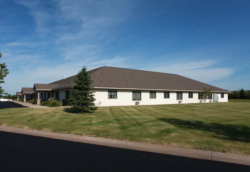599 Cherry Ln in Roberts, WI - Foto de edificio